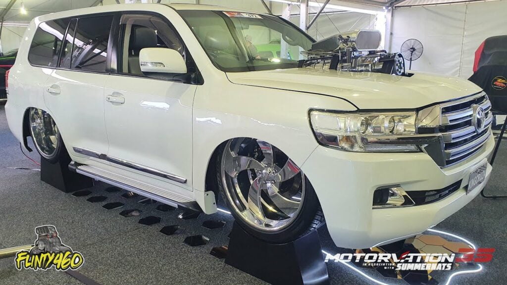 VIDEO: WORLD’S MOST INSANE 200 SERIES TOYOTA LANDCRUISER